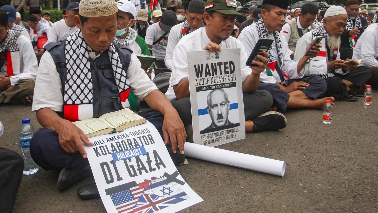 Massa bela Palestina gelar aksi di depan Kedubes Amerika Serikat