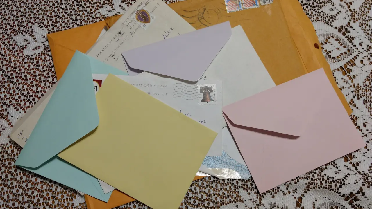 Ilustrasi amplop, surat