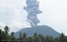 Gunung Ibu Erupsi, Ketinggian Kolom Abu Capai 2.000 Meter Status Waspada