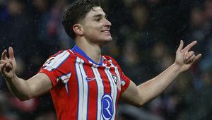 Julian Alvarez merayakan gol pada laga Athletic Bilbao vs Atletico Madrid di pekan ke-26 La Liga 2024/2025 (c) Ofisial X LALIGA