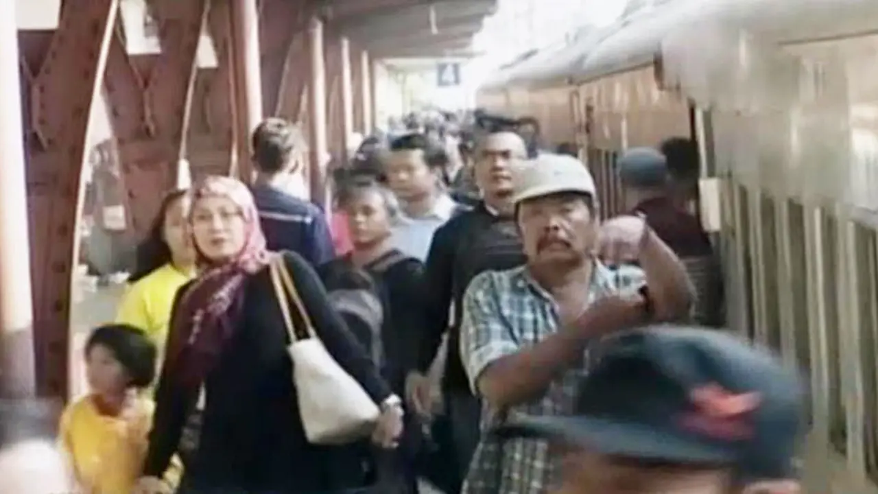 20150721-Arus Mudik- Stasiun Senen-Jakarta