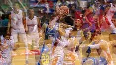 Para Pemain Satria Muda dan Garuda Bandung berebut bola pada  perempat final Playoffs Indonesia  Basket League (IBL) di Britama Arena, Jakarta, Selasa (17/5/2016). (Bola.com/Nicklas Hanoatubun)
