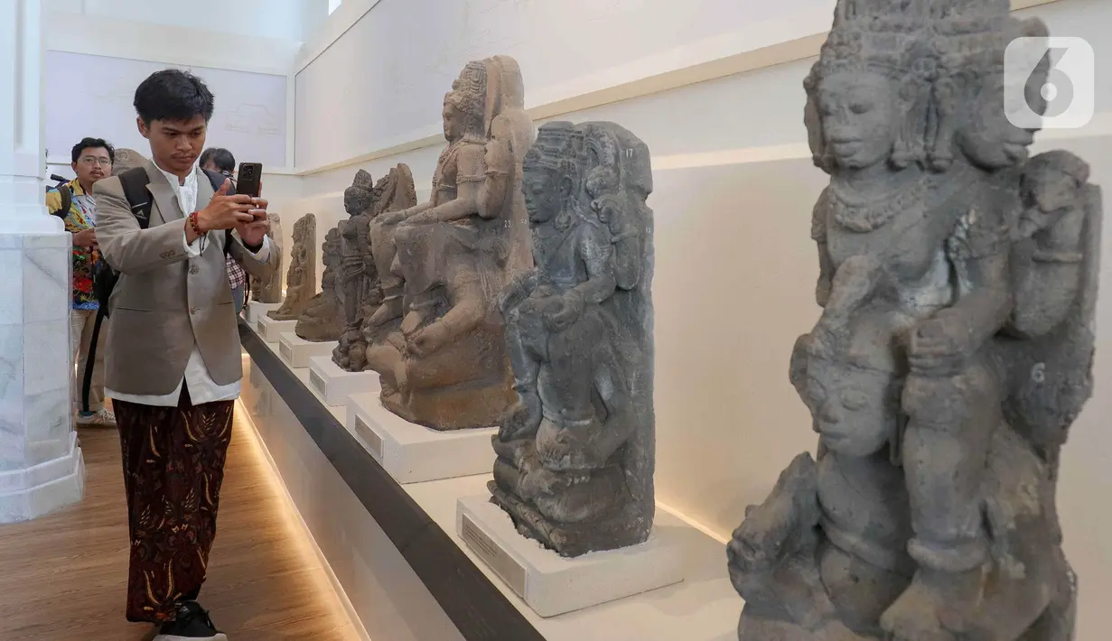 Salah satu pewarta saat mengunjungi Museum Nasional Indonesia di Jakarta, Jumat (11/10/2024). (Liputan6.com/Herman Zakharia)