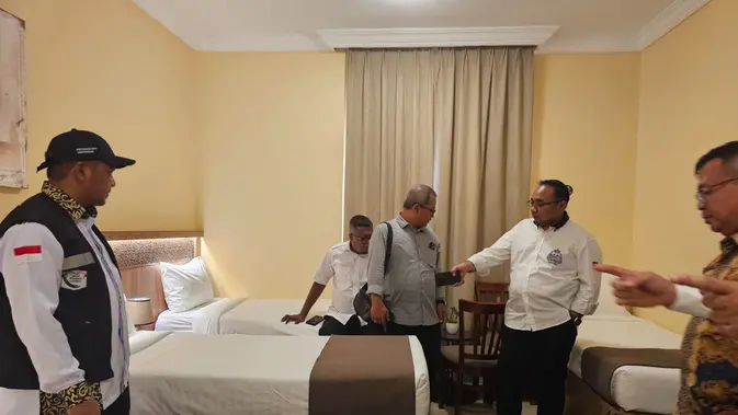 Menag Yaqut Cholil Qoumas mengecek kesiapan layanan hotel untuk jemaah haji Indonesia selama berada di Makkah. (Foto: Humas Kemenag)