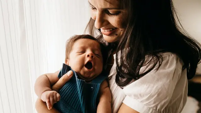 Ilustrasi ibu dan bayi