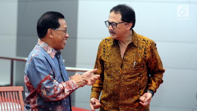 Direktur Utama PT Bursa Efek Indonesia (BEI) Tito Sulistio (kanan)