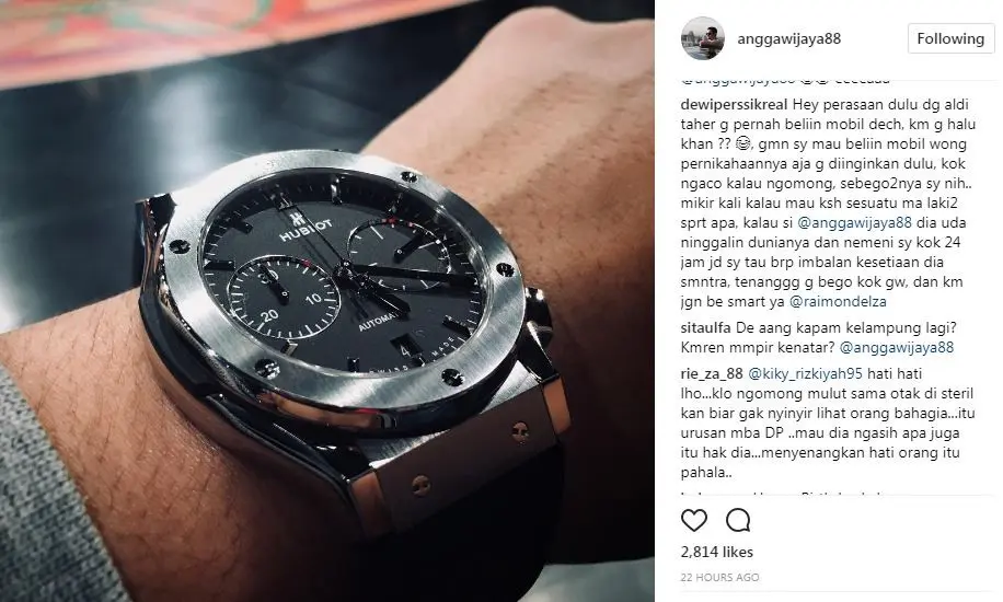 Dewi Perssik berikan jam tangan mewah kepada suaminya, Angga Wijaya.