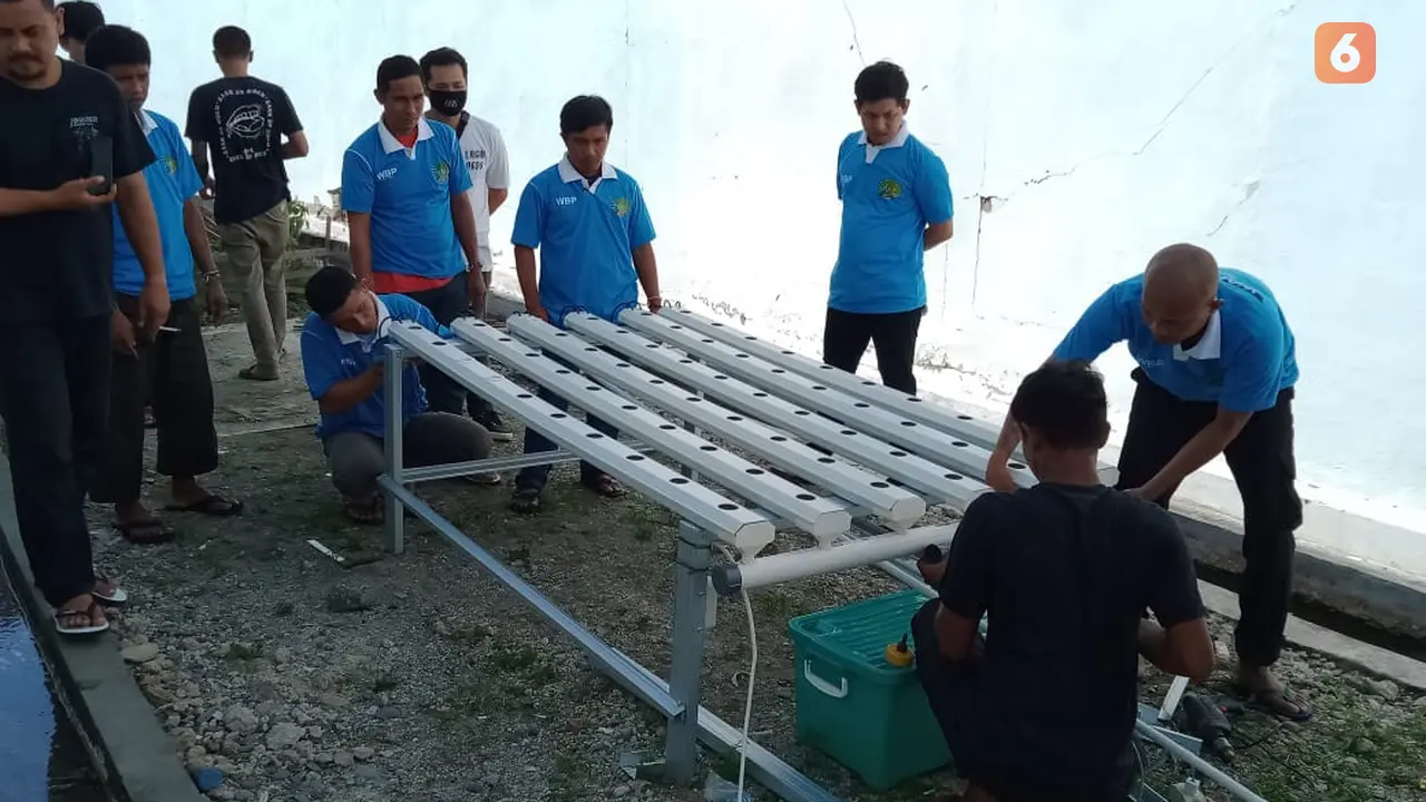 wabin rutan Klas II A Palu merakit instalasi media tanam hidroponik