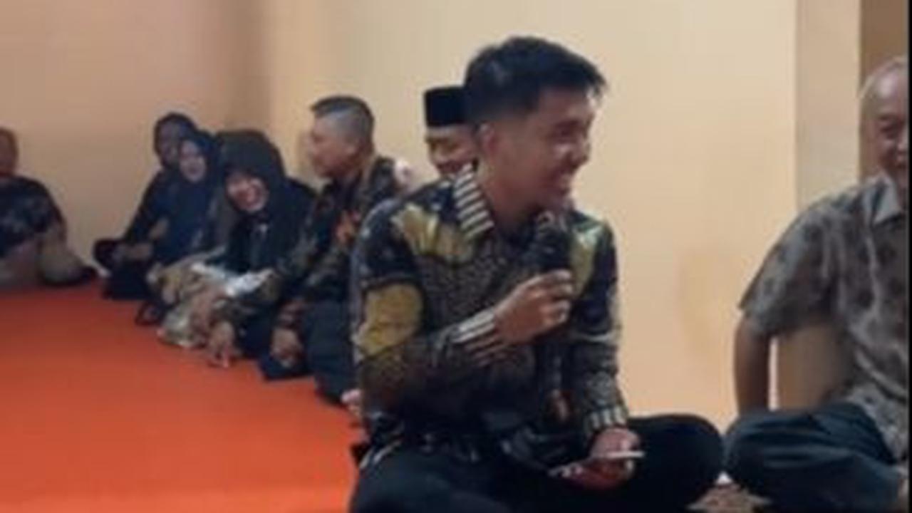 Berpikir demikian, si pria lantas mengira jika sang kekasih merupakan sosok wanita penyabar.