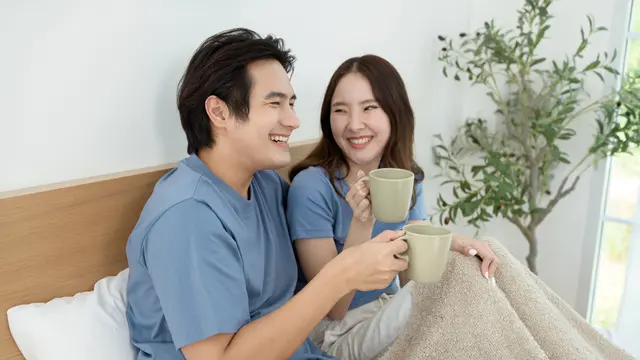 couple january saling dukung