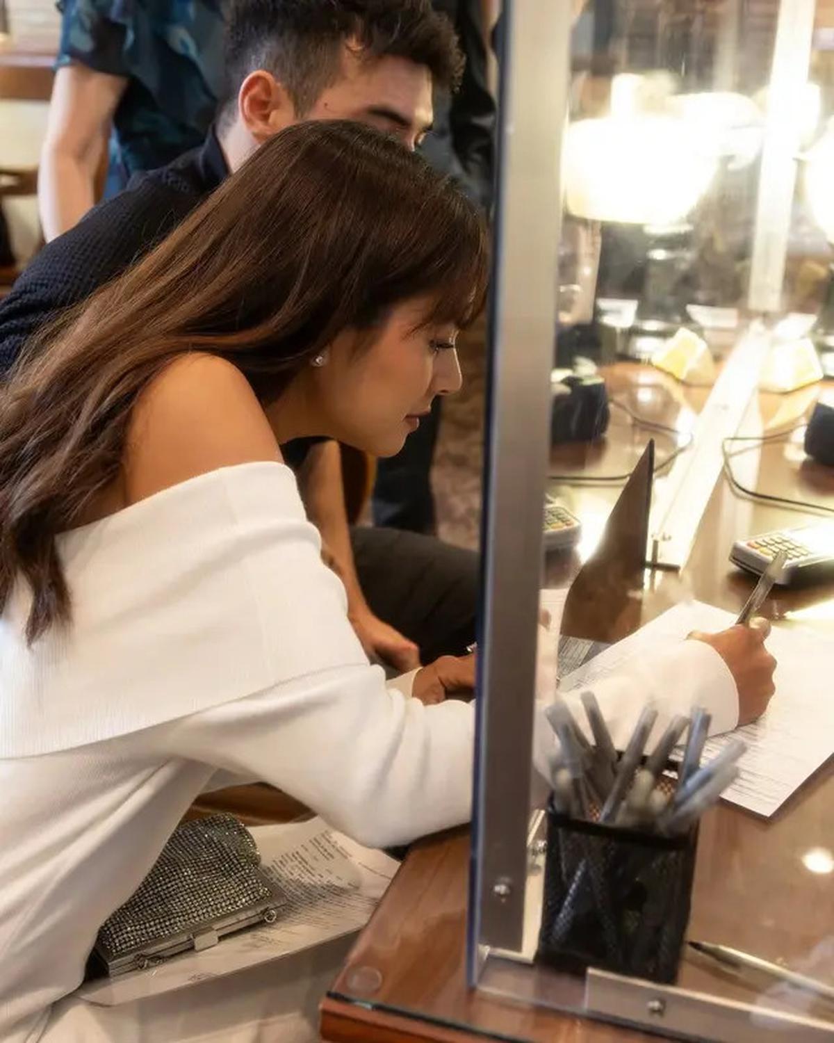 8 Potret Detail Pemberkatan Nikah Aurelie Moeremans dan Tyler di Amerika, Intimate