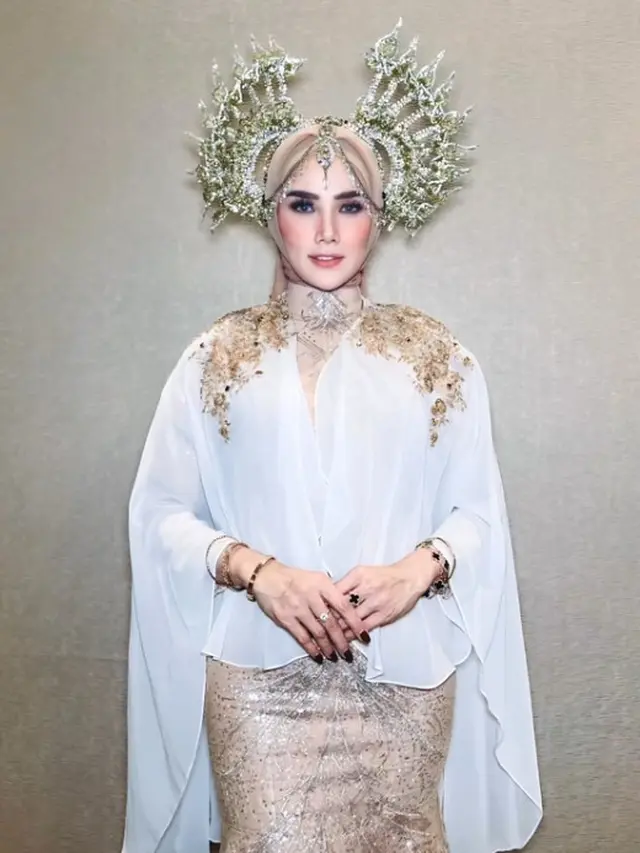 Gaya Headpiece Hiasan Kepala Mulan Jameela (Instagram/@mulanjameela1)