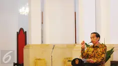 Presiden Jokowi memberikan sambutan saat financial closing PINA Proyek Waskita Toll Road, di Istana Negara, Jakarta, Jumat (17/2). Jokowi mengatakan dukungannya terhadap terobosan-terobosan seperti yang dilakukan Waskita ini. (Liputan6.com/Angga Yuniar)