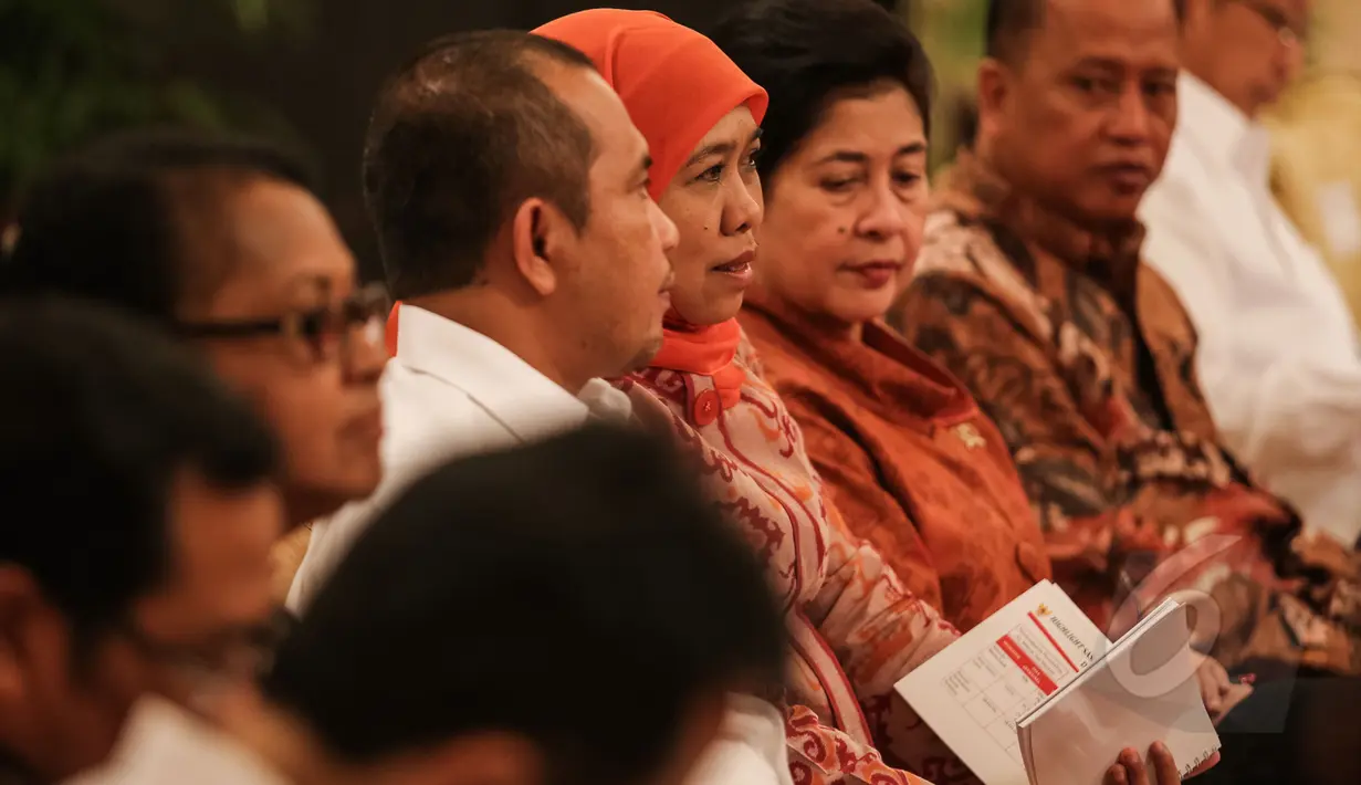 Para Menteri Kabinet Kerja saat menghadiri Sidang Kabinet Paripurna di Istana Negara, Jakarta, Senin (13/4/2015). Agenda tersebut membahas RKP 2016 dan pengarahan kepada menteri kabinet kerja. (Liputan6.com/Faizal Fanani)