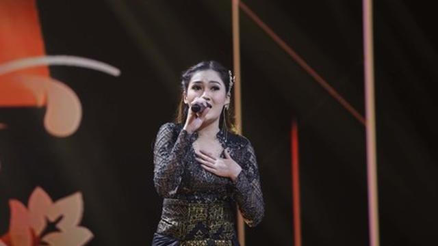 6 Potret Nella Kharisma Saat Pakai Kebaya, Makin Memesona