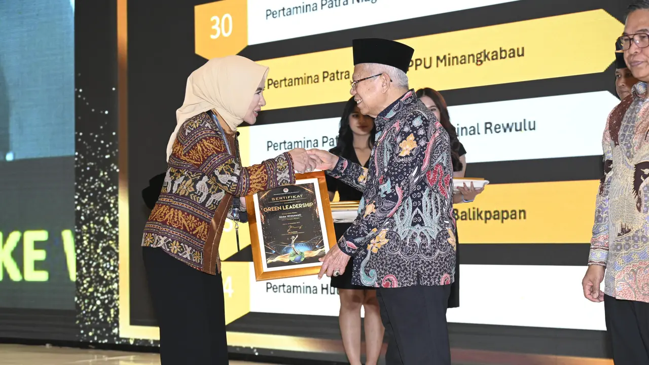 Pimpin Pertamina Jalankan Transisi Energi, Nicke Widyawati Raih Green Leadership Utama dari KLHK