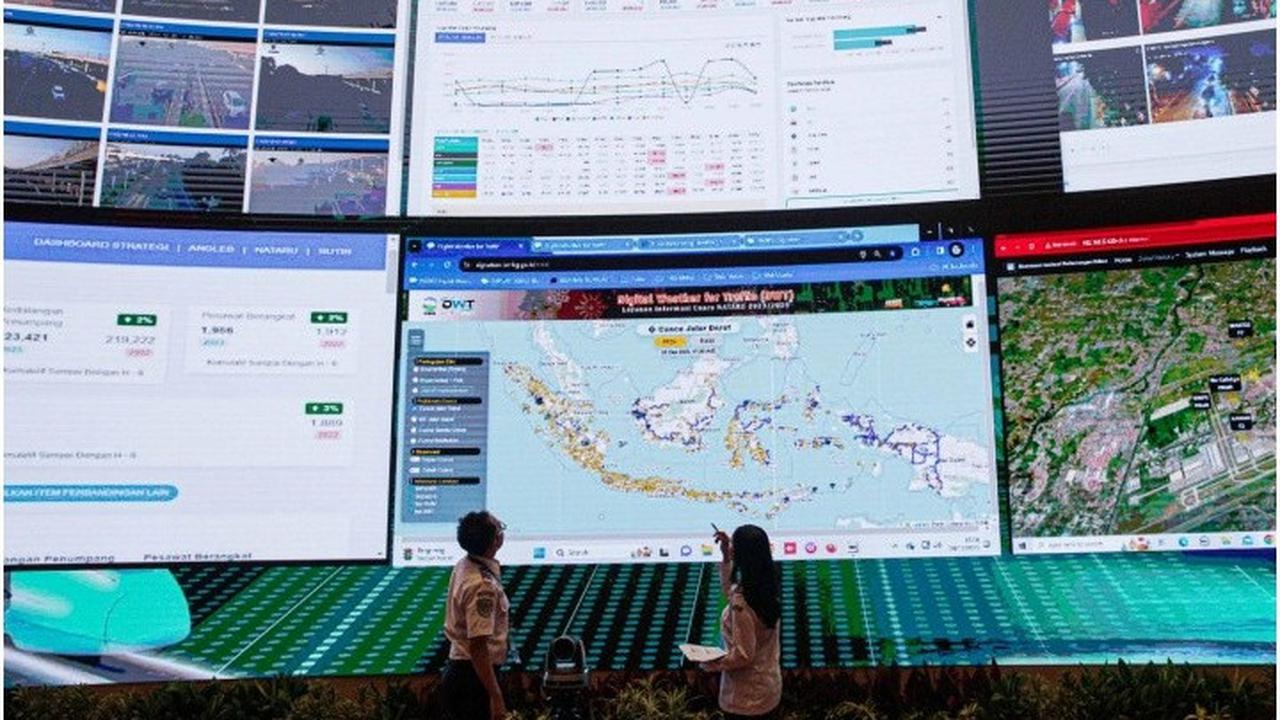 FOTO: Intip Posko Pusat Terpadu Pergerakan Angkutan Nataru 2023/2024 via Layar Pemantau Raksasa di Kantor Kemenhub