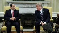 Donald Trump saat menyambut Presiden Mesir Abdel Fattah el-Sisi di Gedung Putih (AP)