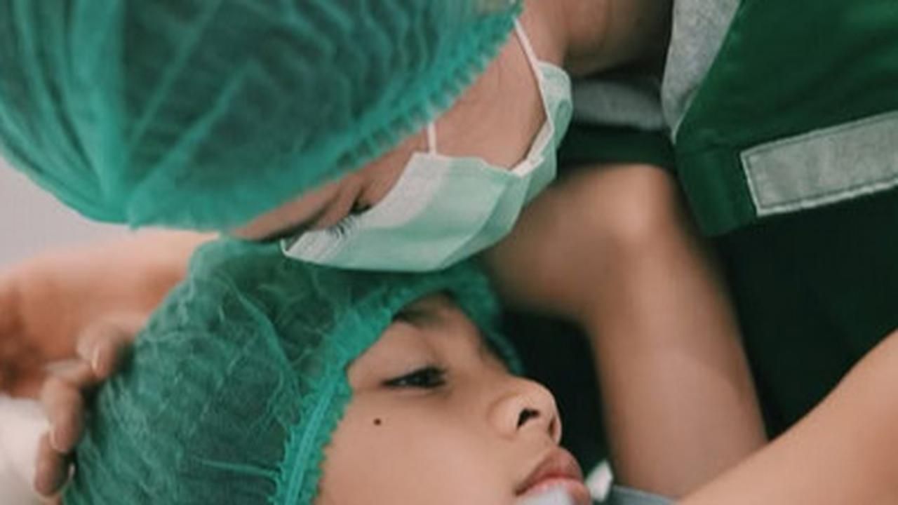 Penuh Syukur, Potret Ringgo Agus Rahman dan Sabai Morscheck Usai Operasi Bjorka Sang Anak Berjalan Lancar