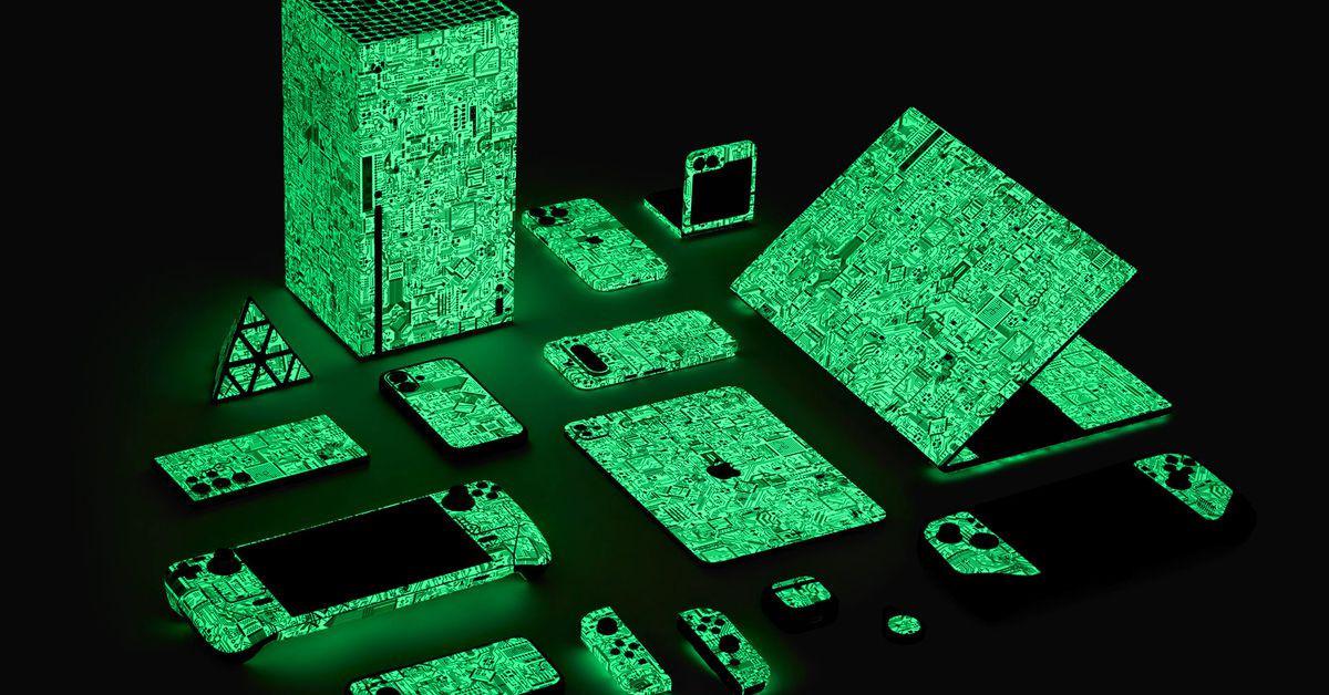 Dbrand Luncurkan Koleksi Skin Gadget Baru Bertema Papan Sirkuit