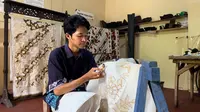 Dengan adanya koperasi pendamping, para perajin batik binaan Rumah Batik TBIG juga mendapatkan kepastian pembayaran tunai atas hasil produksi mereka. (Foto: Istimewa)