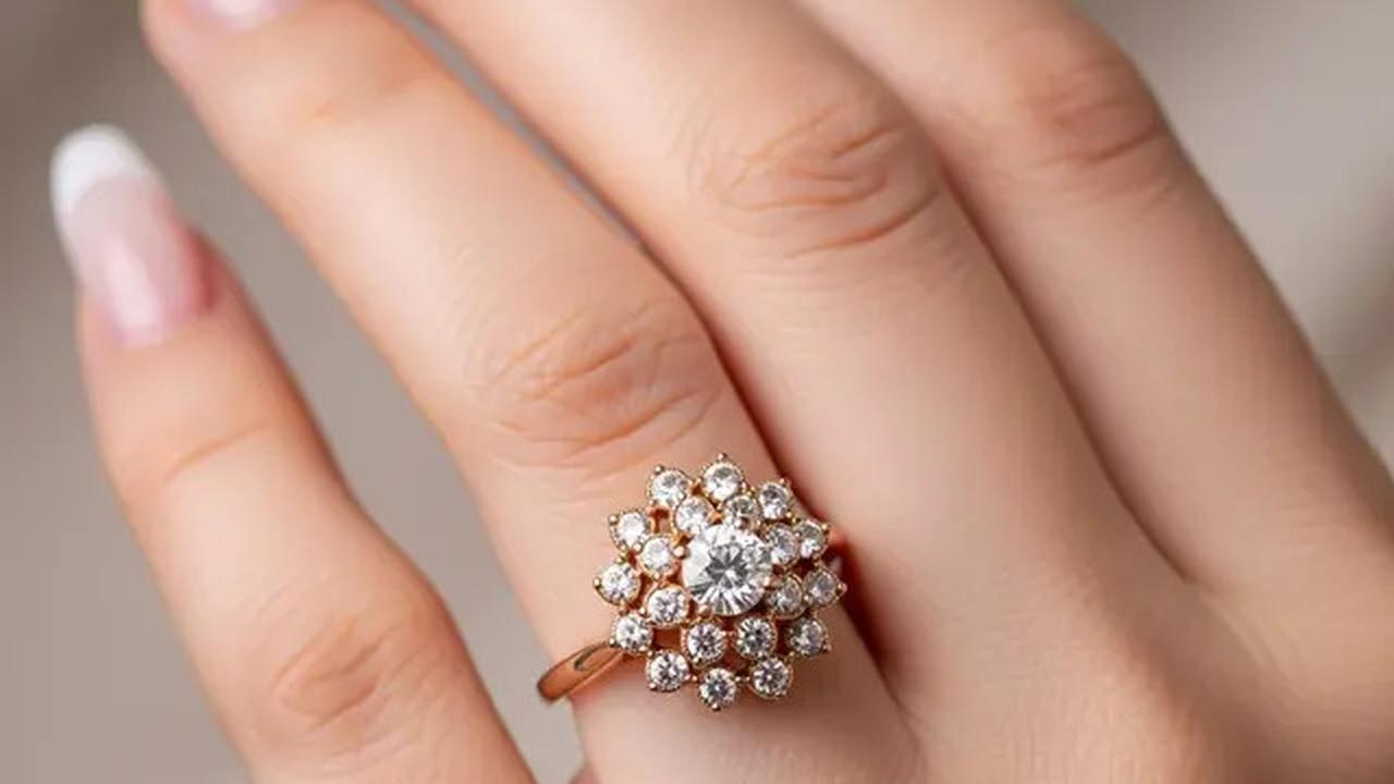10 Model Cincin Emas 24k Motif Vintage Tak Lekang Waktu, Investasi Sekaligus Gaya Abadi