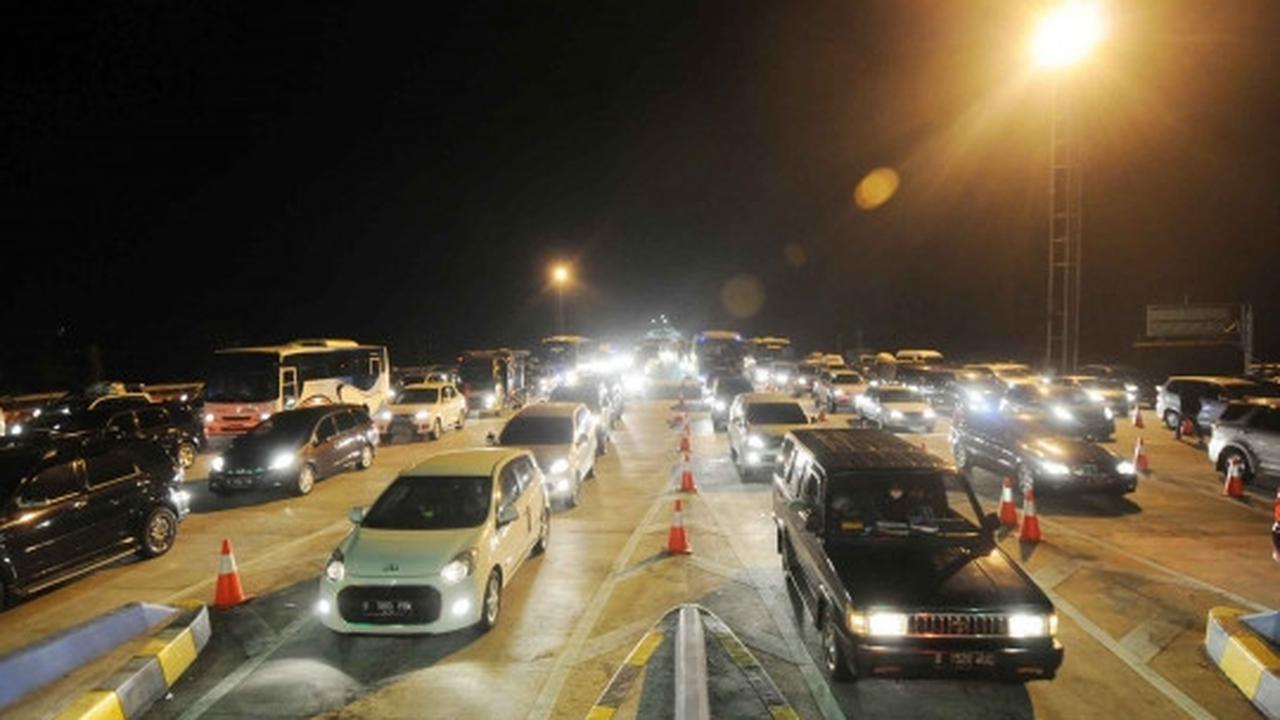 Gerbang Tol Palimanan macet hingga 10 km