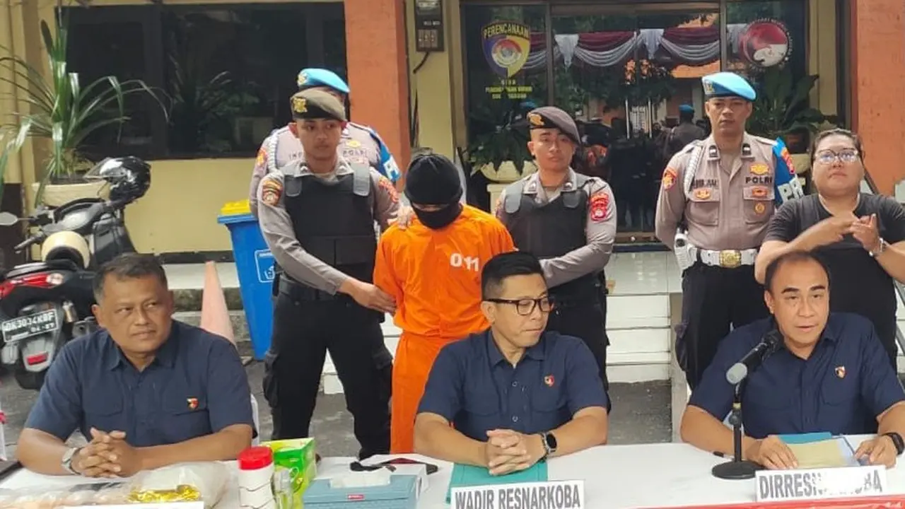 Seorang pemuda berinisial SIKK (25) asal Tabanan ditangkap jajaran Direktorat Reserse Narkoba Polda Bali.