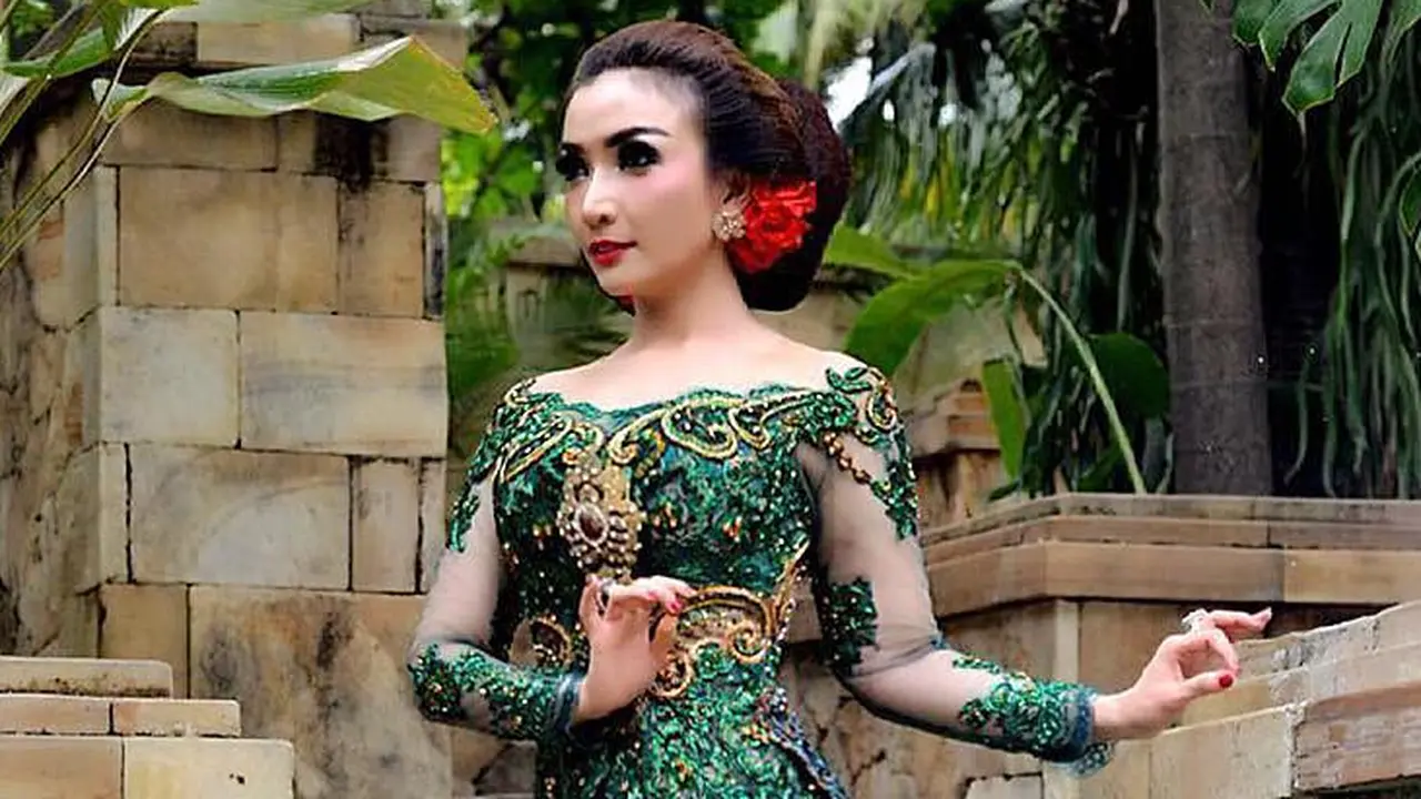 [Bintang] Roro Fitria