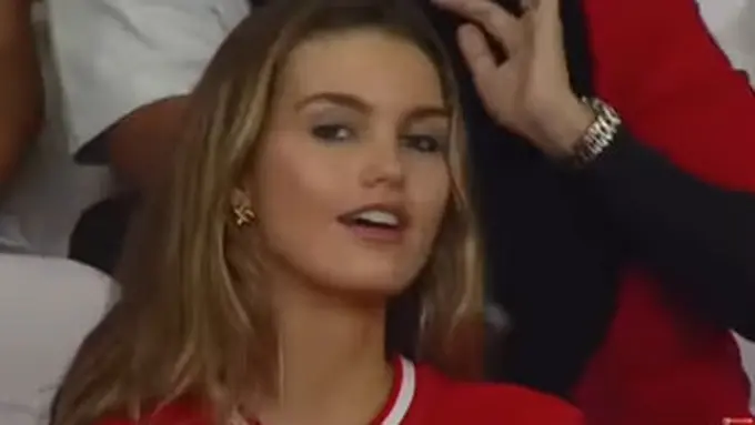 Potret Cantik Luna Bjil, Kekasih Maarten Paes Sekaligus Bestie Gigi Hadid yang Disebut Pembawa Hoki Timnas Indonesia