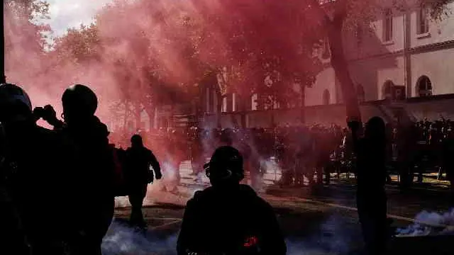 3 Agustus 2010, Rusuh di Pakistan Tewaskan 85 Warga
