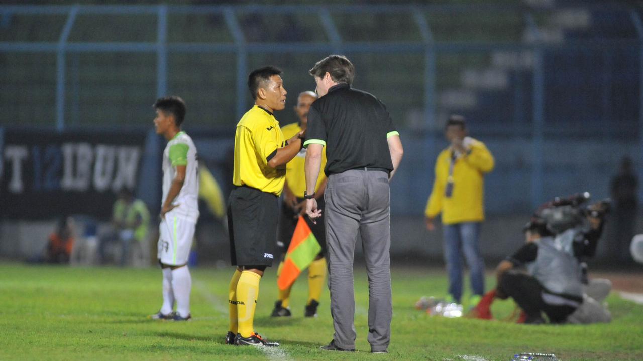 Wasit memperingatkan Pieter Huistra