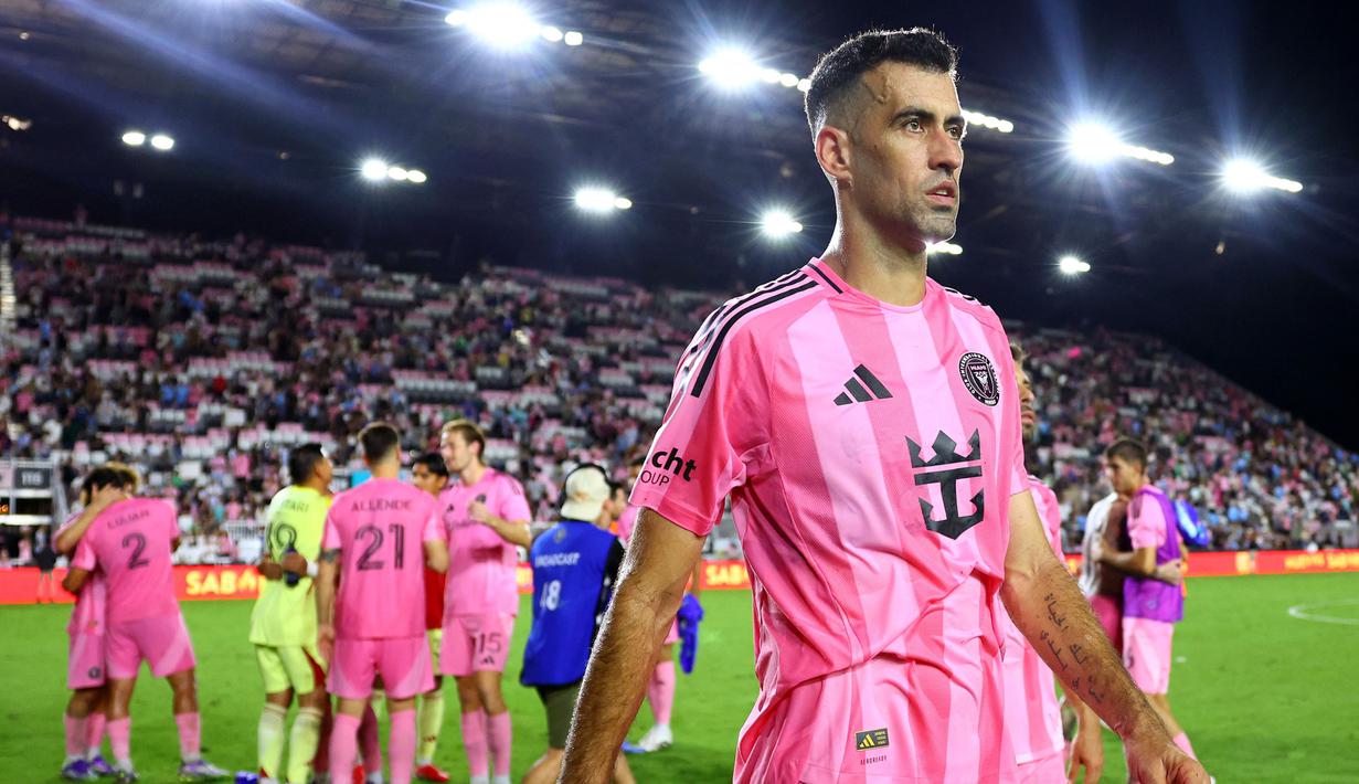 Busquets juga menyatakan bahwa dirinya akan pensiun dengan bangga, bahagia, dan syukur sebagai pesepak bola. (AFP/Megan Briggs)