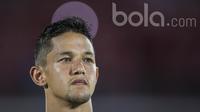 Striker Bali United, Irfan Bachdim, saat akan tampil melawan Borneo FC pada laga Piala Presiden 2017 di Stadion Kapten I Wayan Dipta, Bali, Jumat (13/2/2017). Kedua tim bermain imbang 0-0. (Bola.com/Vitalis Yogi Trisna)
