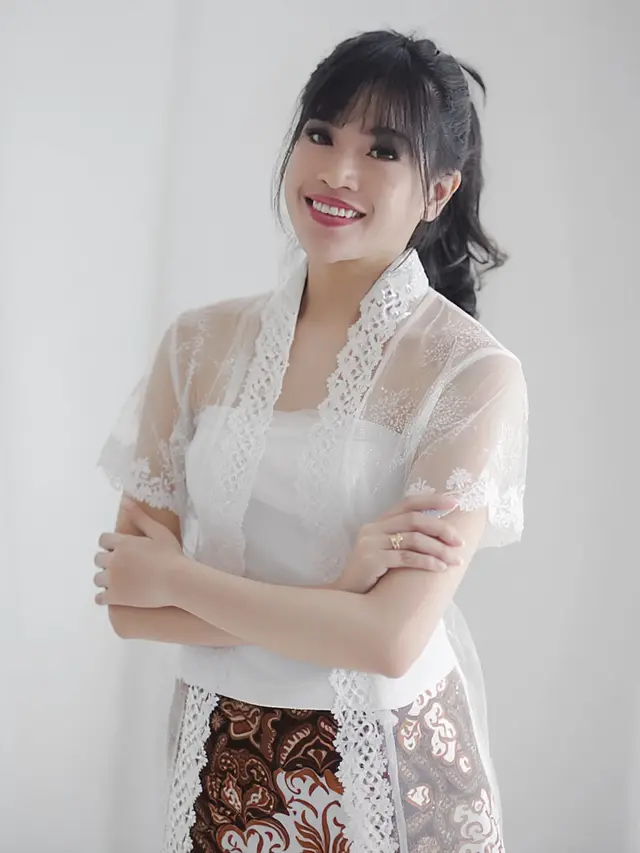 Kebaya Lengan Pendek Klasik Kombinasi Batik