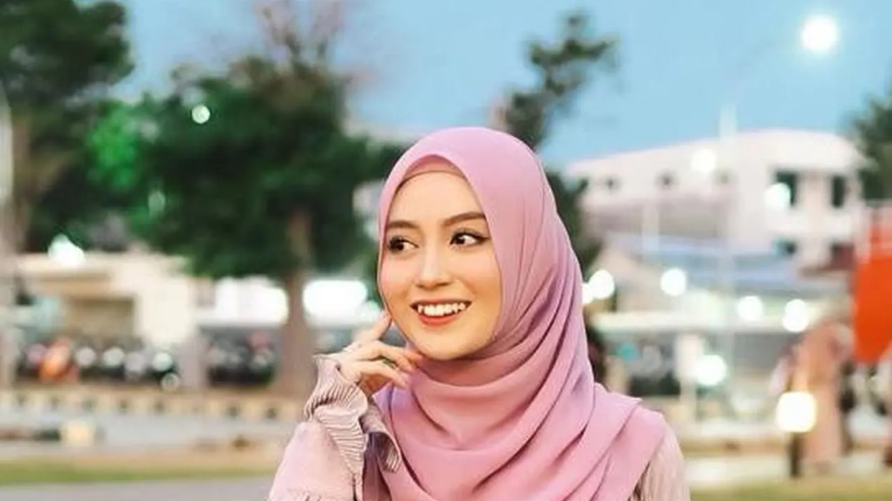 OOTD Hijab Buka Puasa Bersama hingga Lebaran ala Nabilah Ayu. [@nblh.ayu]