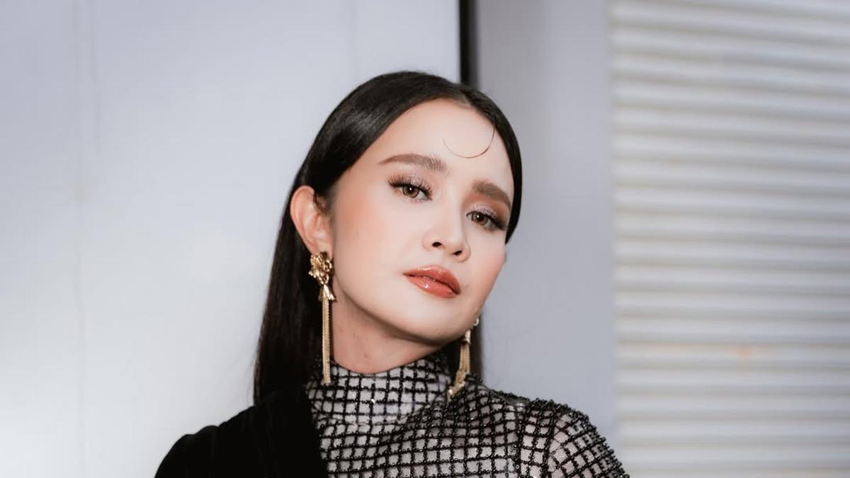 Tengok Lagi 6 Gaya Michelle Ziudith di Gala Premiere Film Alas Roban, Hari Pertama Raih 176 Ribu Penonton