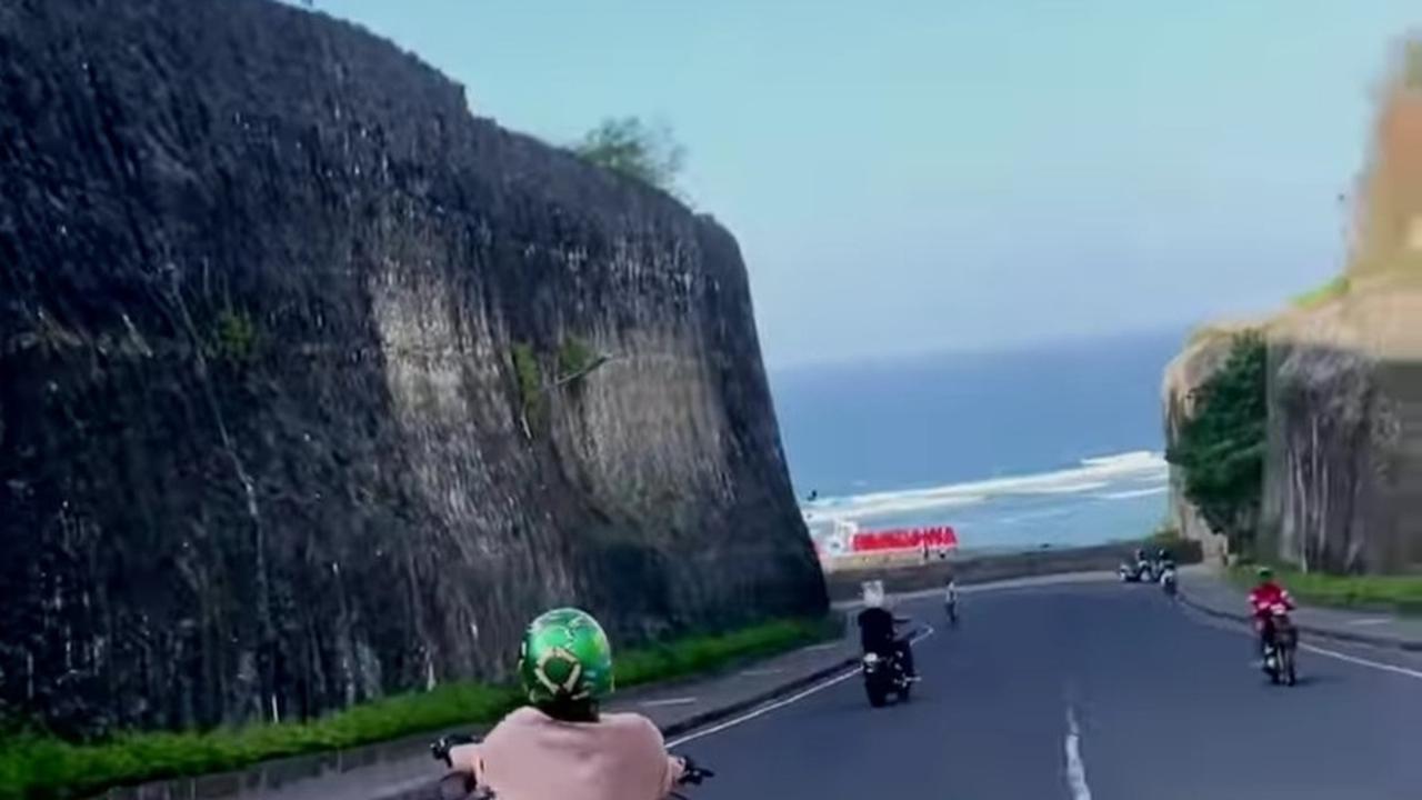 Menikmati Keindahan