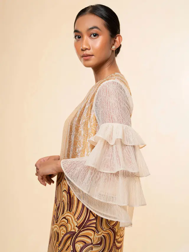Batik Kombinasi Brokat Lengan Lonceng Mewah