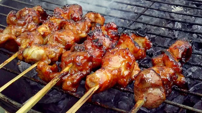 [Bintang] Sate Bumbu Kacang vs Kecap, Kamu Pilih yang Mana?