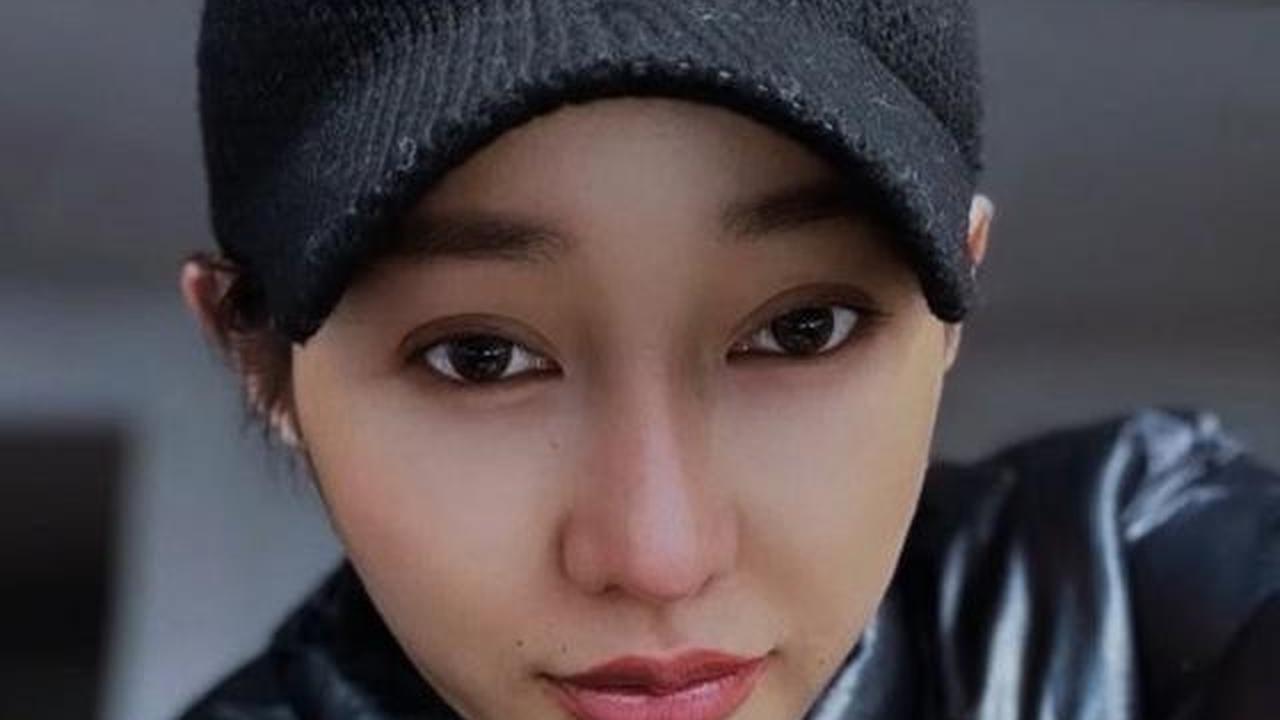 Potret Lucinta Luna Lebaran dengan Sarung dan Baju Koko, Berdiri di Shaf Laki-Laki Saat Salat Id