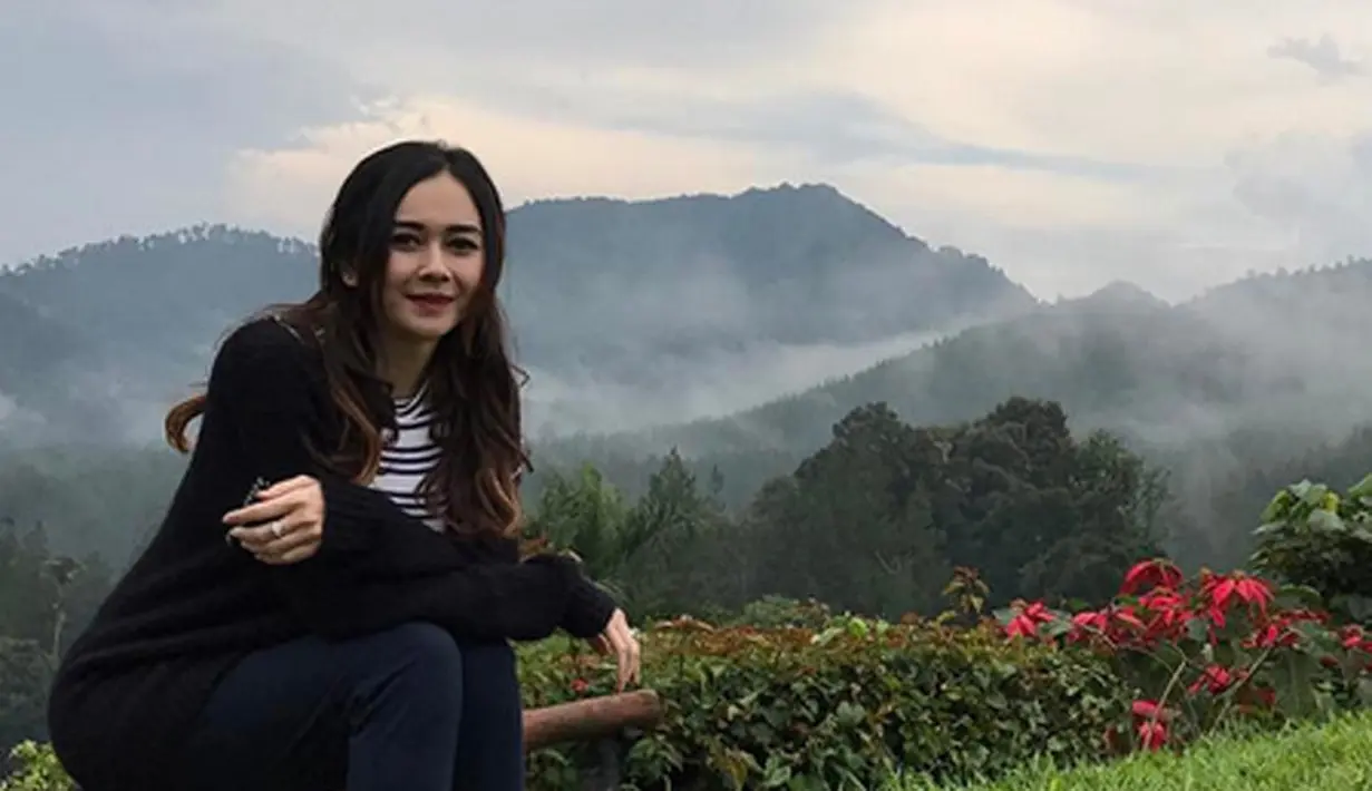 Beberapa hari puasa, Aura Kasih mangaku masih mulus. Belum ada yang bolong. Ia mengaku bersyukur masih belum ada puasa yang bolong. Apalagi dirinya memiliki penyakit asam lambung. (Instagram/aurakasih)