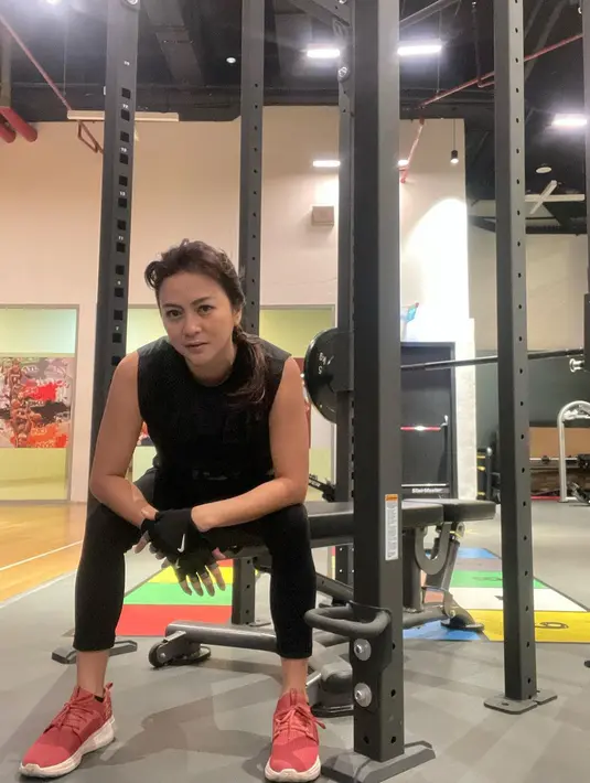 Artis senior Moudy Whilhelmina salah satu selebriti yang hingga kini belum menikah lagi. Sekedar informasi, setelah resmi cerai dengan Junaidi Mahir pada tahun 2008 silam, ia belum juga menikah lagi. [Instagram/maudywhilhelmina]