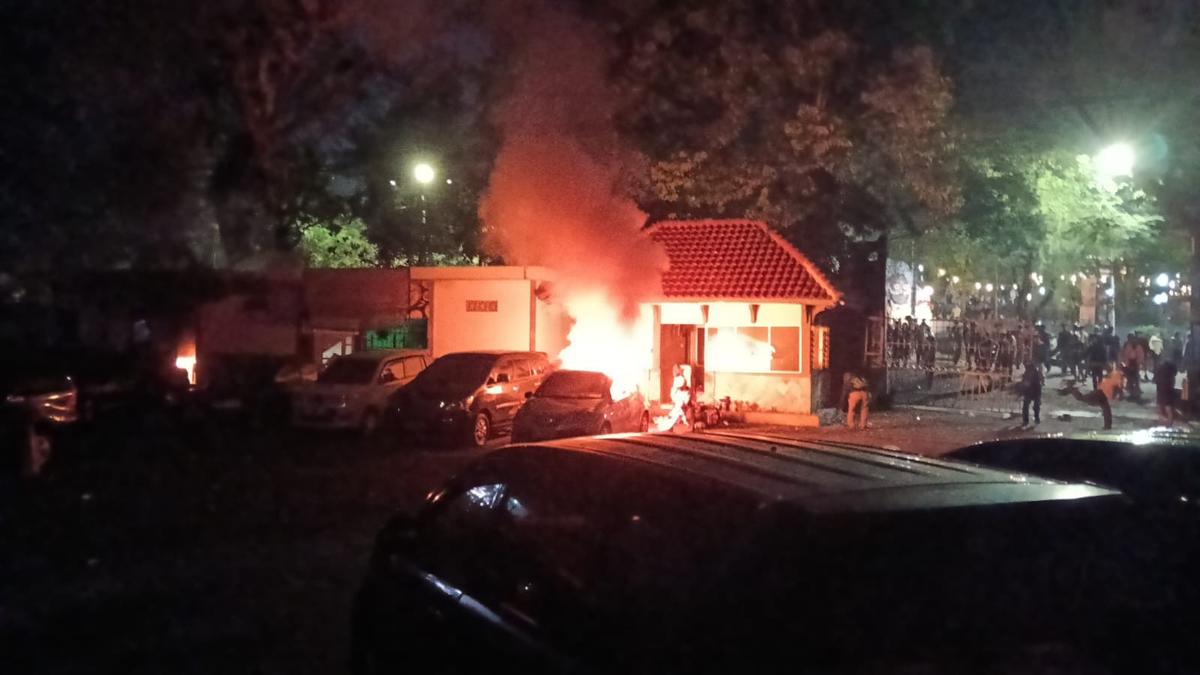 Gedung Setwan DPRD Solo Ludes Dibakar Massa
