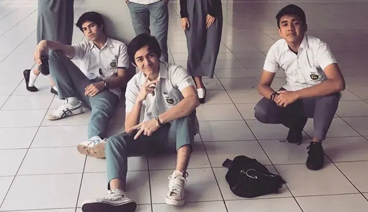 El Rumi bersama teman-teman satu sekolahnya [foto: instagram]