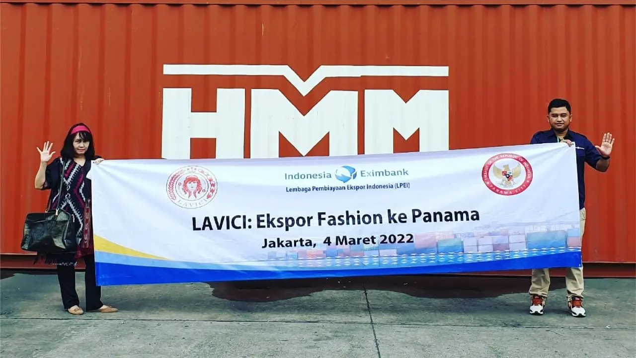 Pelaku UMKM berorientasi ekspor asal Jakarta - yang juga mitra binaan Lembaga Pembiayaan Ekspor Indonesia (LPEI), berhasil membawa produk fashion miliknya di bawah naungan UD Lavici menembus negara Panama