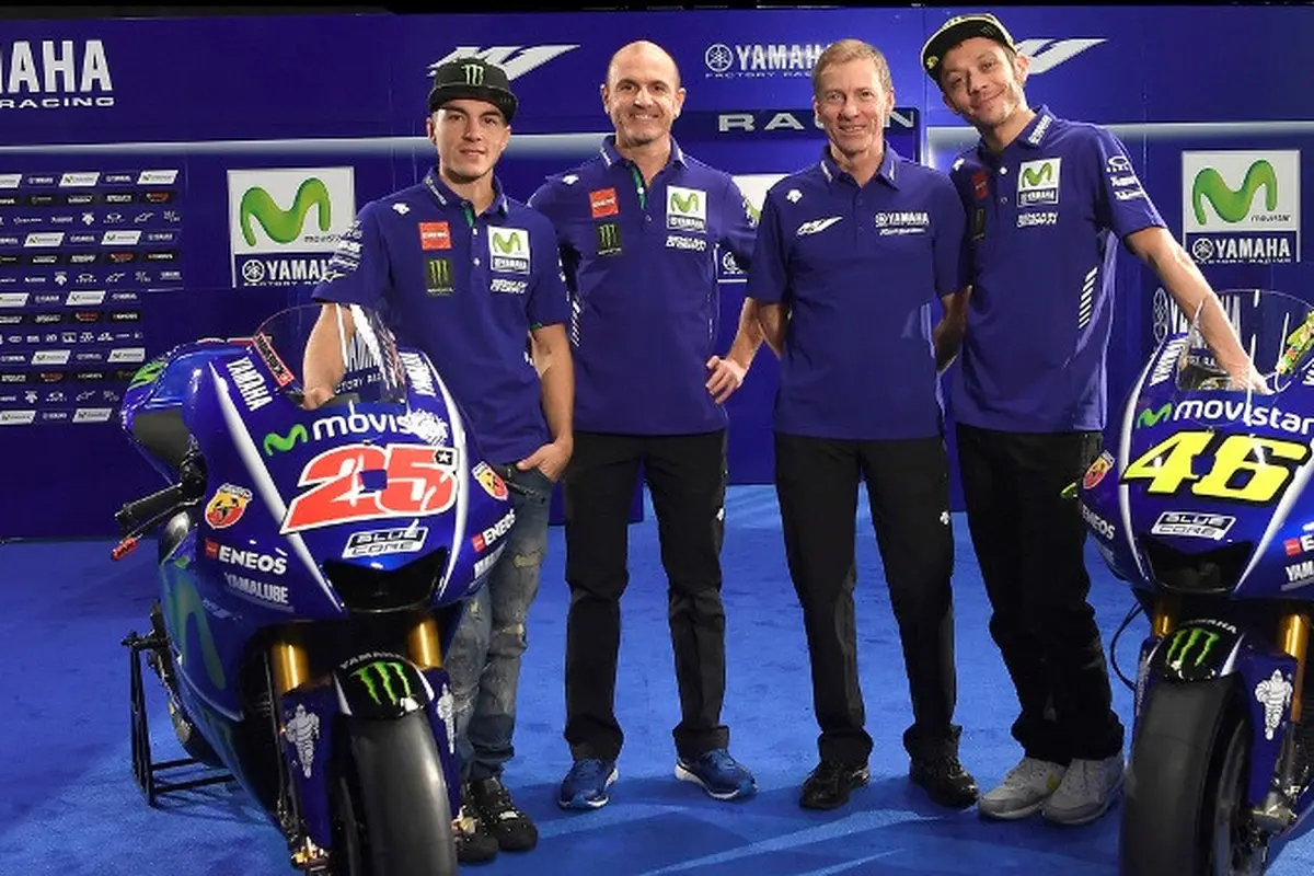 Maverick Vinales (kiri) dan Valentino Rossi (kanan).