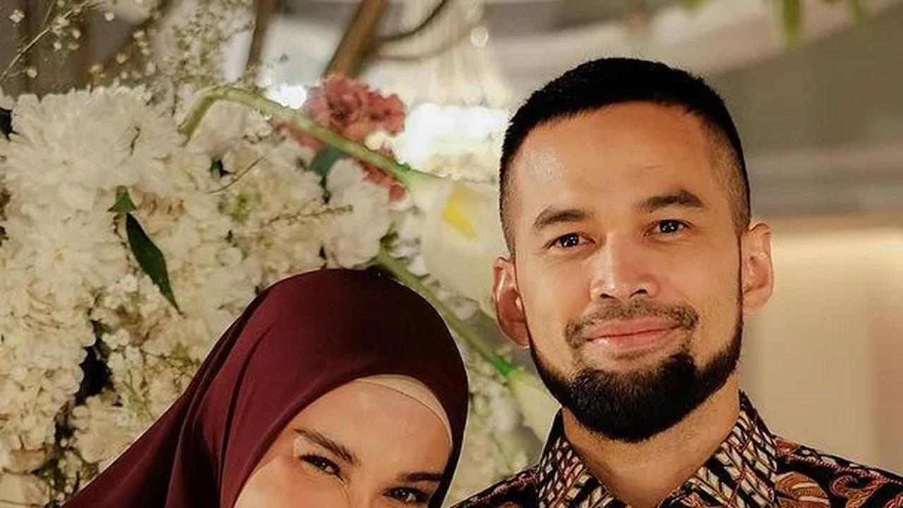 Romantic Dinner Ala Teuku Wisnu Bikin Shireen Sungkar Berbunga-bunga, Makannya di Pecel Ayam Sampai Curi Perhatian Warga