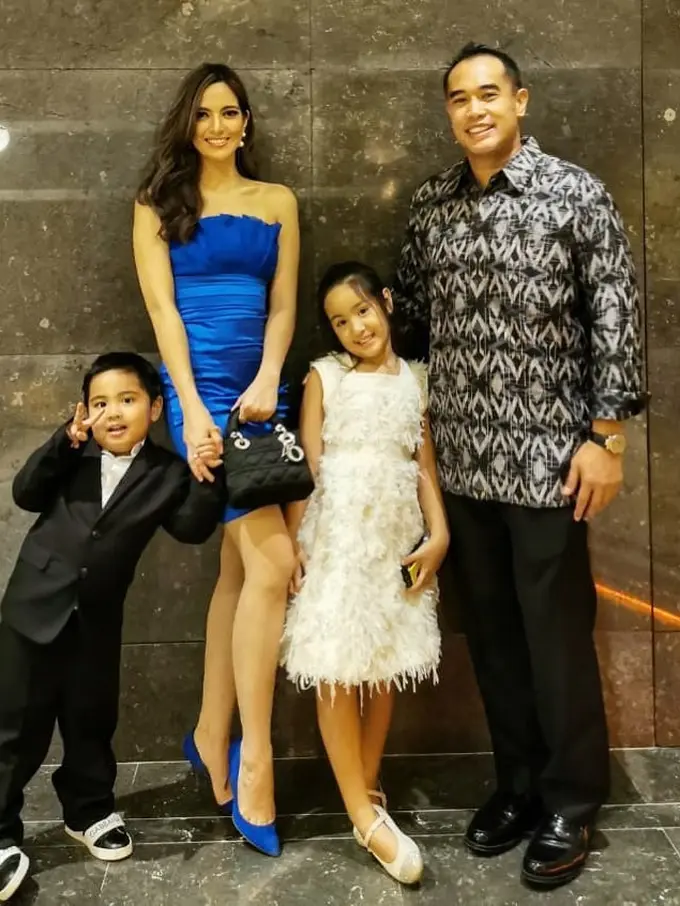 [Fimela] Keluarga Nia Ramadhani