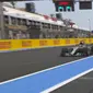 Pembalap Mercedes, Lewis Hamilton, meraih pole position pada kualifikasi F1 GP Prancis di Sirkuit Paul Ricard, Sabtu (23/6/2018). (Twitter/F1)